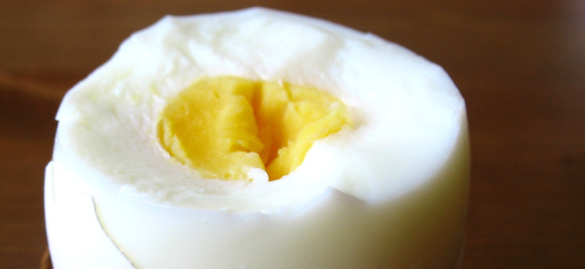 Dlaczego warto jeść jajka z żółtkami?