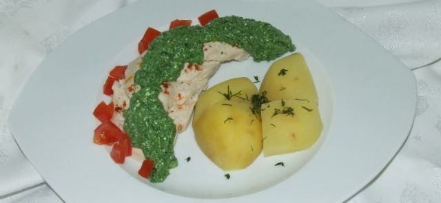 Aromatyczna pierś z kurczaka z ziemniakami i dipem szpinakowym