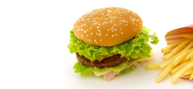 Odchudzanie na fast-foodach, chipsach i czekoladzie - czy to ma sens?
