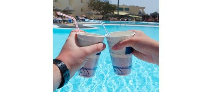 Wakacyjne drinkowanie a plażowa sylwetka – kilka praktycznych porad