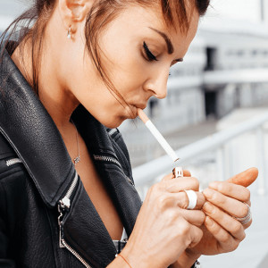 Jakie są negatywne skutki palenia papierosów u kobiet?
