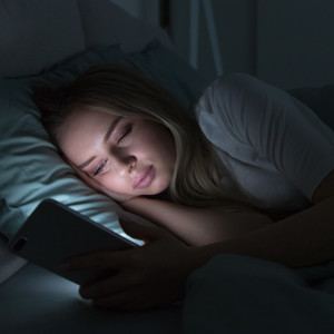 Dlaczego należy zasypiać i spać bez telefonu?