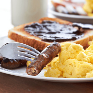 Czy obfite śniadanie pomaga schudnąć?