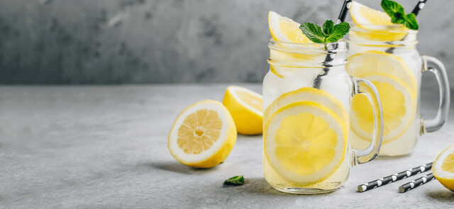 Dlaczego warto pić wodę z cytryną? 20 korzyści
