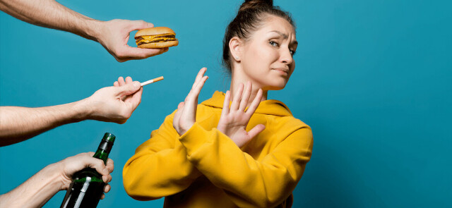 Dieta i presja otoczenia – kilka skutecznych porad jak nie dać się złamać