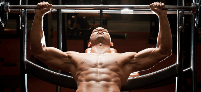 Czy trening siłowy wpływa na zwiększenie poziomu testosteronu?