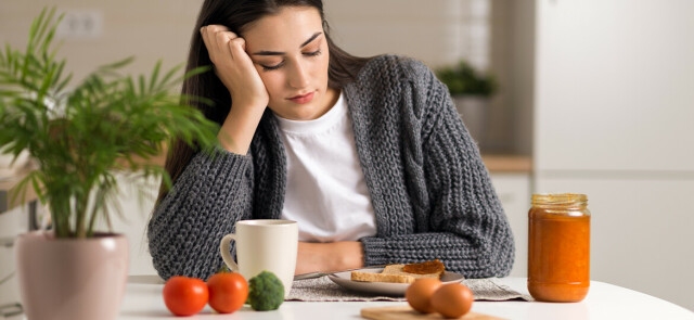 Poranny brak apetytu – dlaczego rano nie czuję głodu?