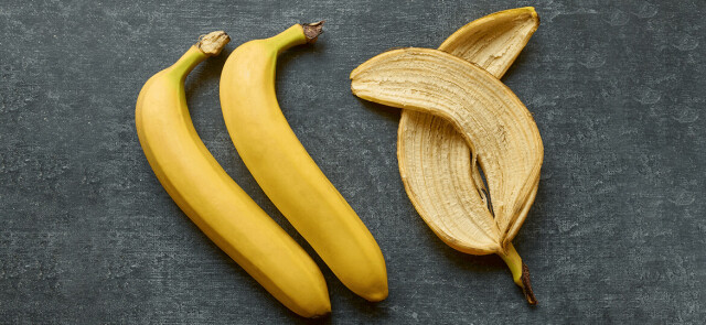 Czy można jeść banana ze skórką? Jak prawidłowo obrać banana?