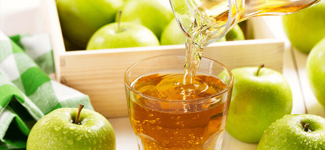 Co zdrowsze – jabłko czy szklanka soku jabłkowego?