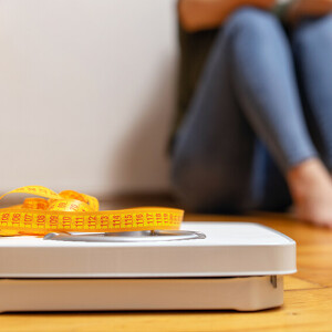 Redukcja wagi i odchudzanie a zaburzenia u kobiet – przyczyny i konsekwencje