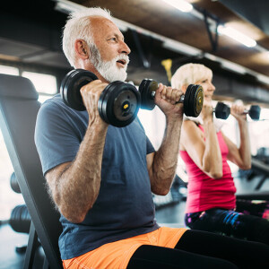 W jaki sposób trening siłowy opóźnia procesy starzenia?