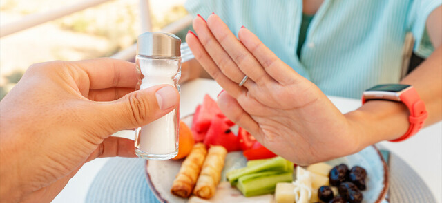Czy jedzenie mniejszej ilości soli obniża ciśnienie krwi?