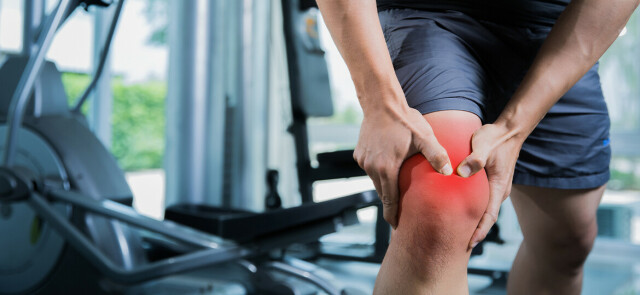 Ból kolan a spięte pośladki — co je łączy?