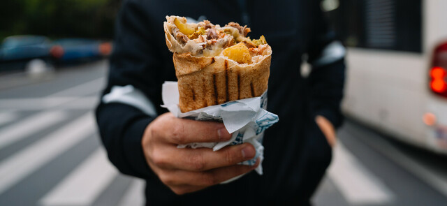 Który fast food najmniej szkodzi i może zastąpić posiłek?