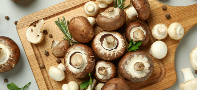 Czy grzyby to coś więcej niż niskokaloryczny dodatek? Nowe dane sugerują, że tak