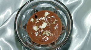 Szybki koktajl czekoladowo-owsiany i orzechy nerkowca